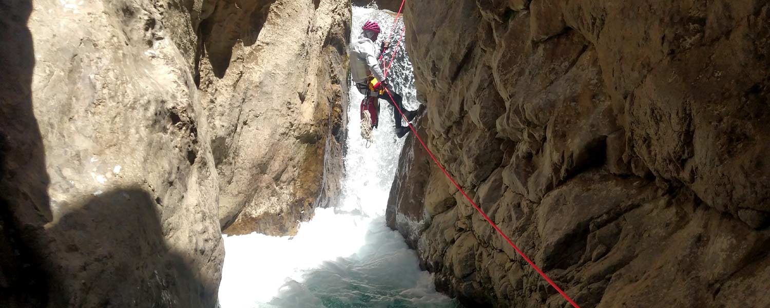 Canyoning in Alamut<