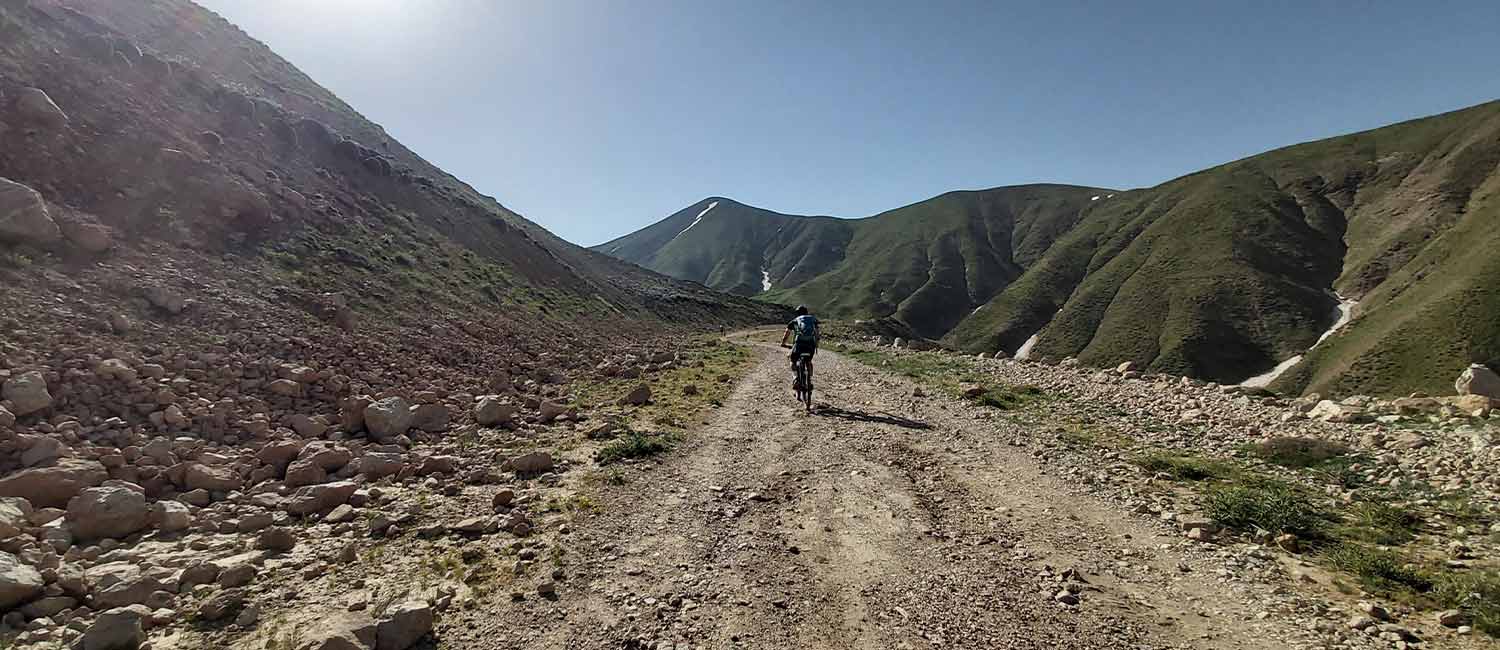 Cycling Lar national park