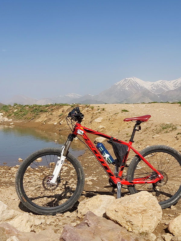 Cycling Lar national park