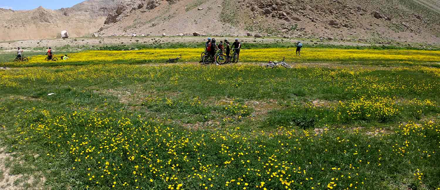 biking Lar national park