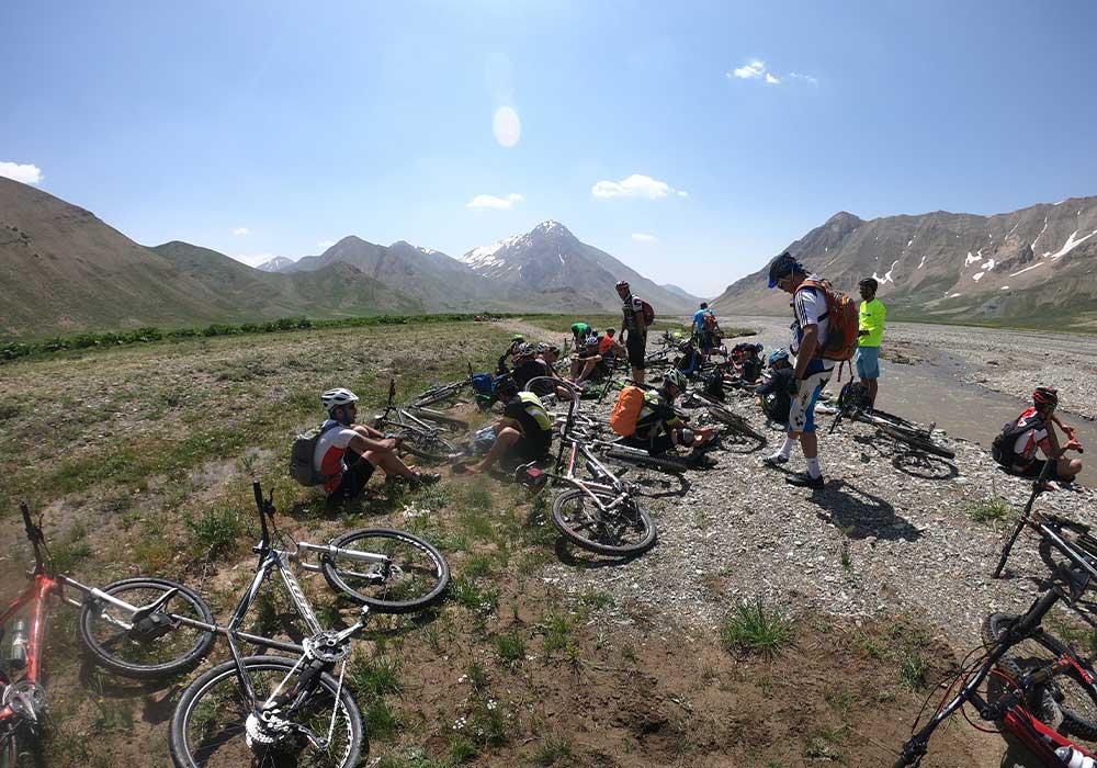 Cycling Lar national park